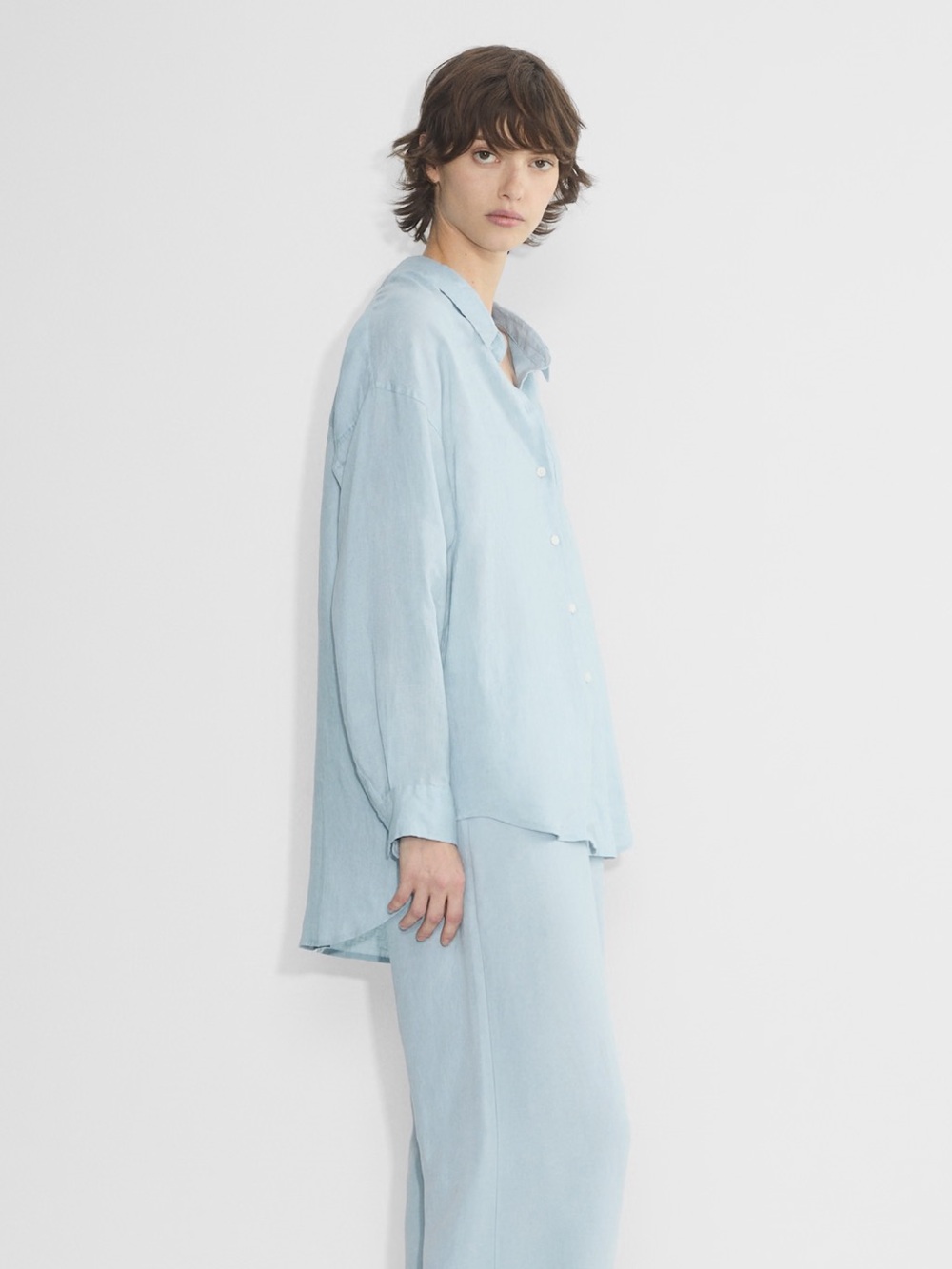 Wilfred Reminisce Relaxed Linen Shirt Long Sleeve Button-Up Oversized Aritzia - Picture 2 of 9